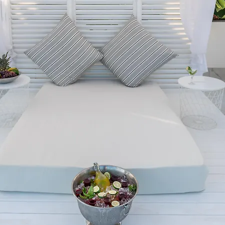White ホテル